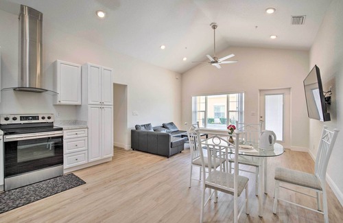 Tavares Condo | Sleek Tavares Condo 3 Miles to Downtown
