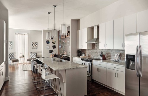 East Hill House | Sleep 10 With Skyline Rooftop Views! 10 min to DT!