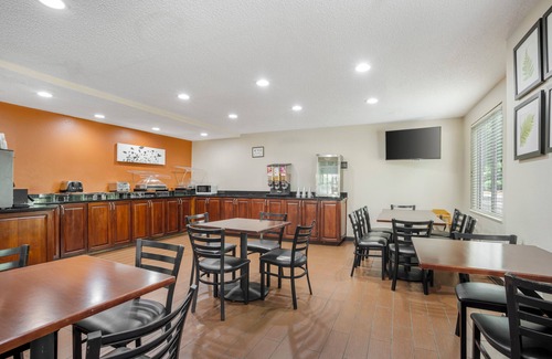 Concord Hotel | Sleep Inn & Suites at Concord Mills