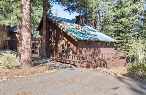 Truckee House | Sleeping Bear Lodge- Remodeled 3BR Cabin- Fireplace- Ski Shuttle- Pet-Friendly