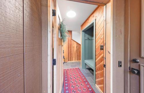 Truckee House | Sleeping Bear Lodge- Remodeled 3BR Cabin- Fireplace- Ski Shuttle- Pet-Friendly