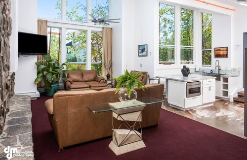 Huffman - O' Malley Apartment | Sleeping Lady Mountain View(The WOW Factor) Suite