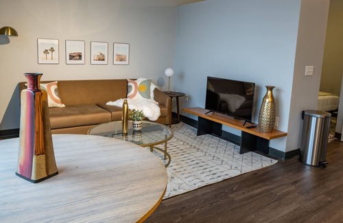 Des Moines Apartment | Sleepover: Dreamy 1BD/1BA - Downtown Des Moines