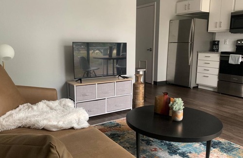 Des Moines Apartment | Sleepover: Serene 1BD/1BA - Downtown Des Moines