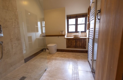 West Buckland House | Sleeps 12 - Converted Barn in Rural Location