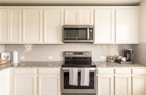 Forney House | Sleeps 13! Spacious 4bd home with 2 living rooms