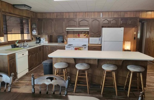Heise House | Sleeps 14+ spacious home overlooking Heise.