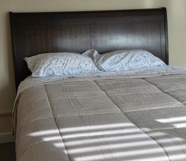 College House | Sleeps 16 under Aurora
