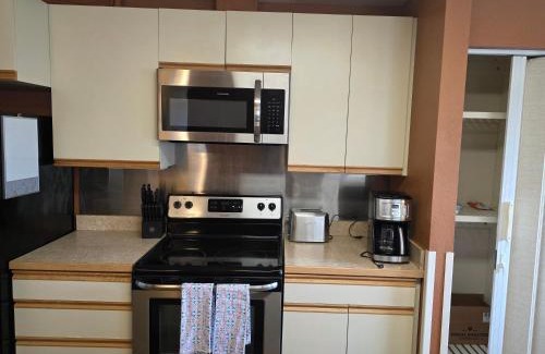 College House | Sleeps 16 under Aurora