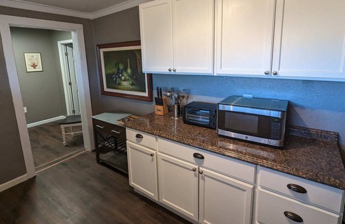 Knoxville House | Sleeps 17, 4 baths, two kitchens, outdoor living