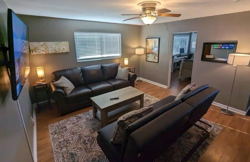 Knoxville House | Sleeps 17, 4 baths, two kitchens, outdoor living