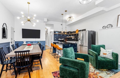 Phoenix Hill House | Sleeps 18, HOT TUB, Cowboy POOL, firepits, Yard Games