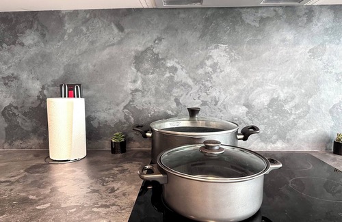 Old Trafford Apartment | Sleeps 4 Central Ensuite - Cityview & Parking