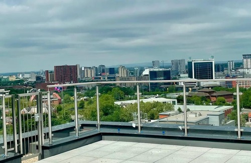 Old Trafford Apartment | Sleeps 4 Central Ensuite - Cityview & Parking