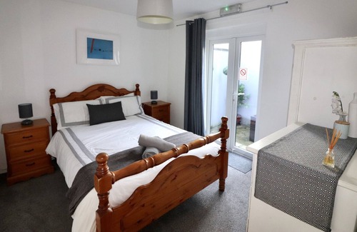 Belfast Apartment | Sleeps 4 only 5 min by taxi