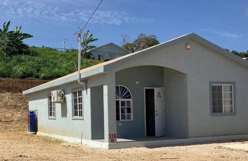 Discovery Bay House | Sleeps 4 With Free Parking, 15-min to Beach