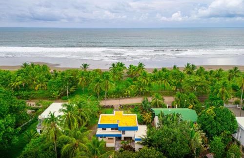 Parrita House | Sleeps 8-beachfront-private Pool-wildlife-100mb