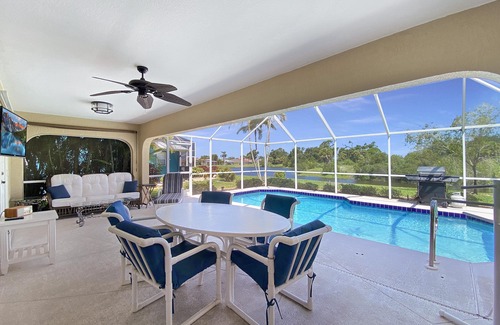 Broadmoor House | Sleeps 8, full refund, pool heat, 2 suites