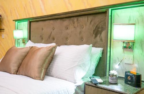 Ojodu House | Sleeps8-Parking-Jacuzzi-WiFi-AirCon