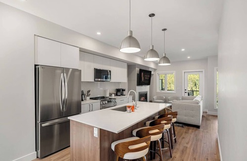 East Kootenay Villa | Slope Haus | Pvt Hot Tub | Resort Access | Pets