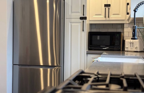 Wasaga Beach Cottage | Slope Side Serenity, Ski Blue M.