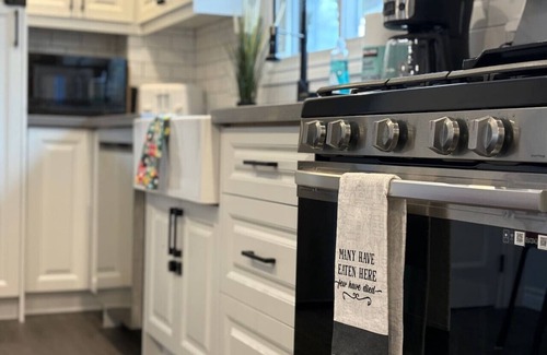 Wasaga Beach Cottage | Slope Side Serenity, Ski Blue M.