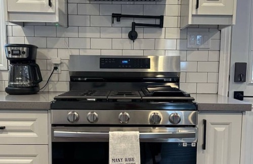 Wasaga Beach Cottage | Slope Side Serenity, Ski Blue M.