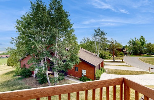 South Snyderville Basin House | Slopeside gem with private hot tub & pool table - across from Cabriolet Lift