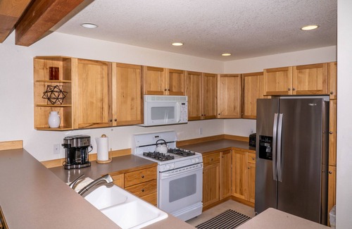Saddle Ridge House | Slopeside townhome with ski-in/ski-out and private hot tub