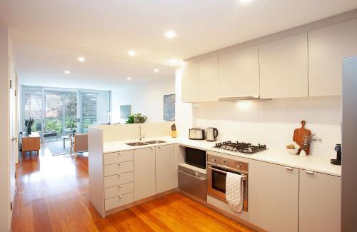 Bondi Apartment | Slow Beam, Bondi Beach Isyd