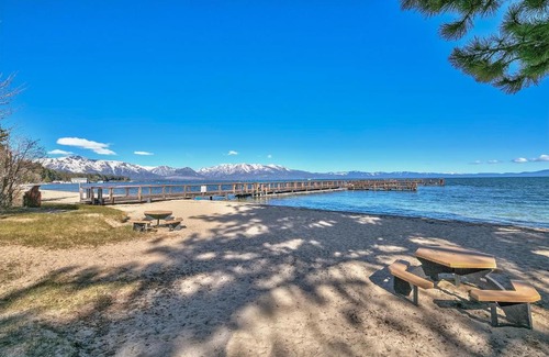 South Lake Tahoe House | Slt Home Private Beach, Pool & Heavenly Ski Resort Townhouse