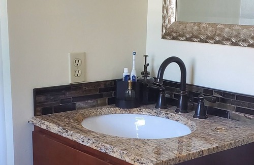 Fountain Valley House | slumber in a beautiful shared space 10 min from the beach15 min from Disneyland