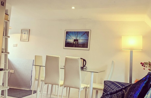 Selsdon and Ballards Apartment | Small 1-bed Apartment in London