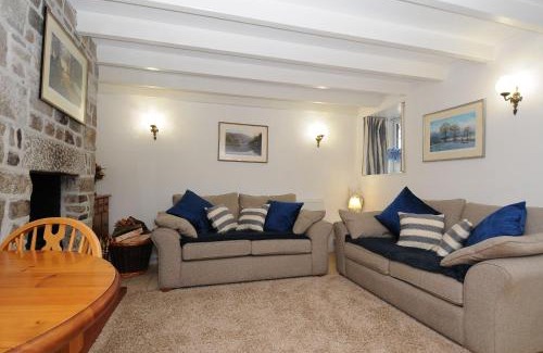 Henwood House | Small Barn