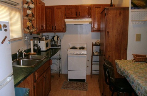 East Bernstadt Cabin | Small cabin in the woods Peaceful retreat