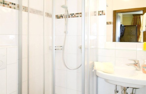 Schladming Bed & Breakfast | Small double room, shower, WC - Hotel Garni Hochwurzen