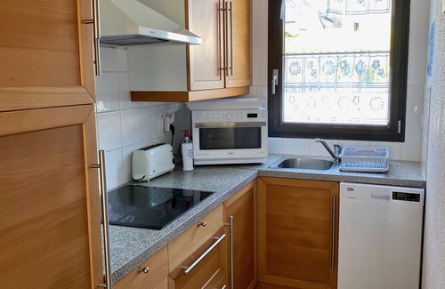 Le Conquet Apartment | Small garden level for a seaside holiday