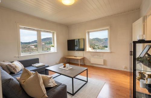 Eidsvag Apartment | Small house close to nature and city