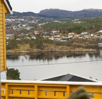 Eidsvag Apartment | Small house close to nature and city
