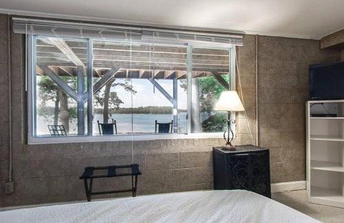 Southmont Apartment | Small piece of heaven on the lake - King suite