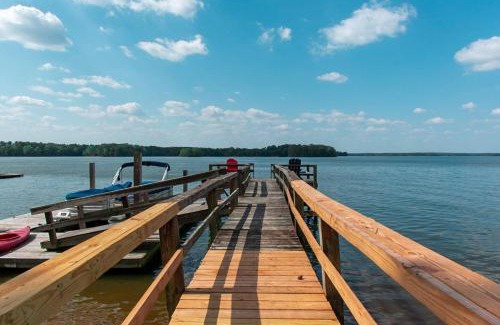 Southmont Apartment | Small piece of heaven on the lake - King suite