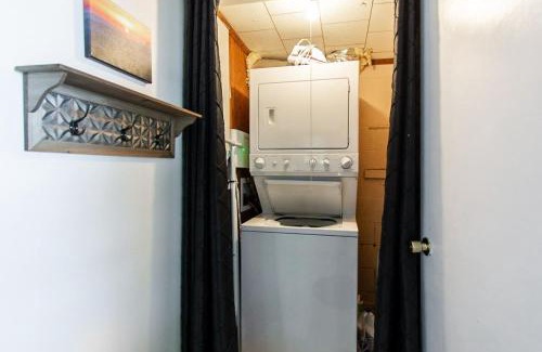 Southmont Apartment | Small piece of heaven on the lake - King suite
