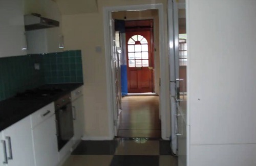 Leyton Bed & Breakfast | Smart King Size Double Room For 4 Guests