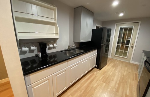 Brownsville House | Smart TVs, WiFi, Cold AC, Seafood Restaurant Next Door