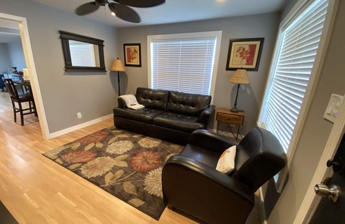 Brownsville House | Smart TVs, WiFi, Cold AC, Seafood Restaurant Next Door