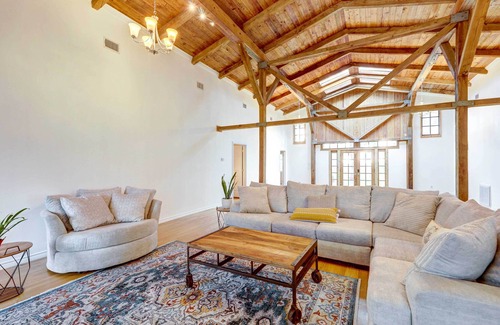 Smithville House | Smithville Retreat on 25 Private Acres!