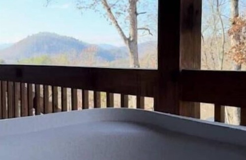 Robbinsville Cabin | Smokey Top Retreat - nCozy cabin in the Great Smoky Mountains