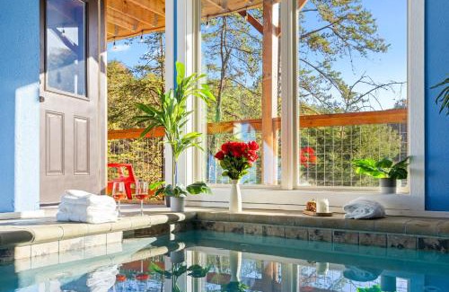 Sevierville House | Smokies Couple Getaway by Ghosal Lodging