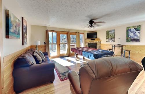 Black Bear Falls House | Smoky Bear Hideaway