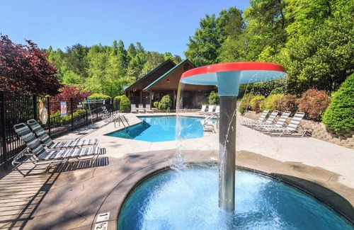 Black Bear Falls Cabin | Smoky Bear Hideaway